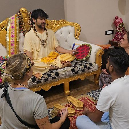 קג'ורהו Karma Hostel מראה חיצוני תמונה