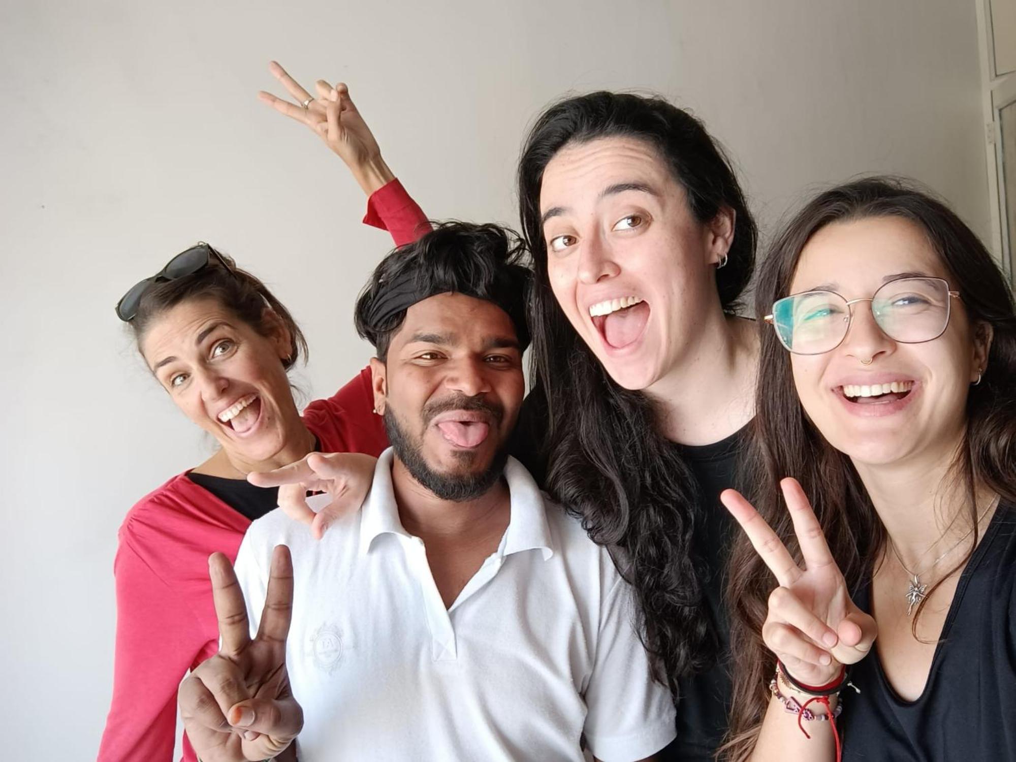 קג'ורהו Karma Hostel מראה חיצוני תמונה