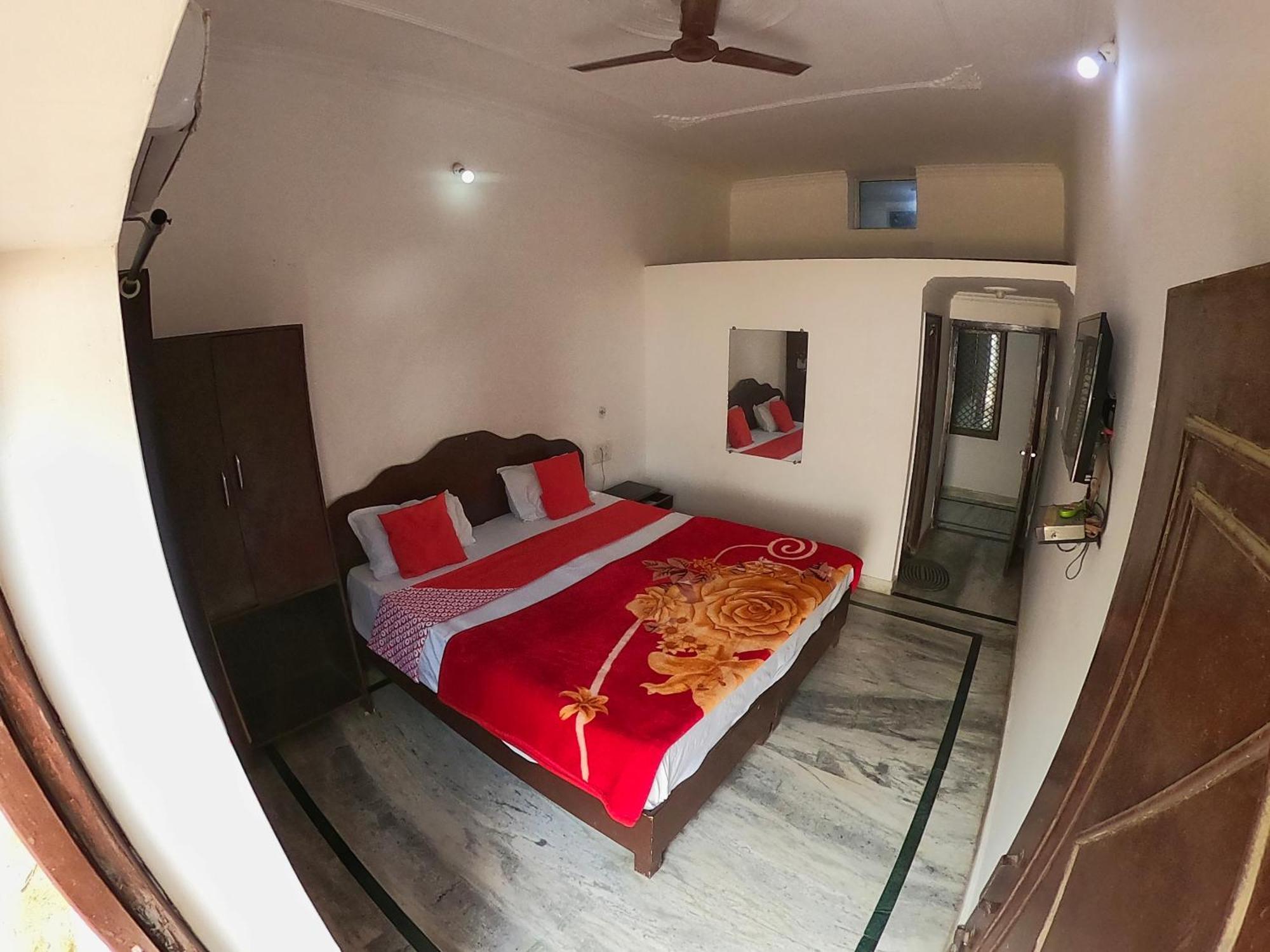 קג'ורהו Karma Hostel מראה חיצוני תמונה