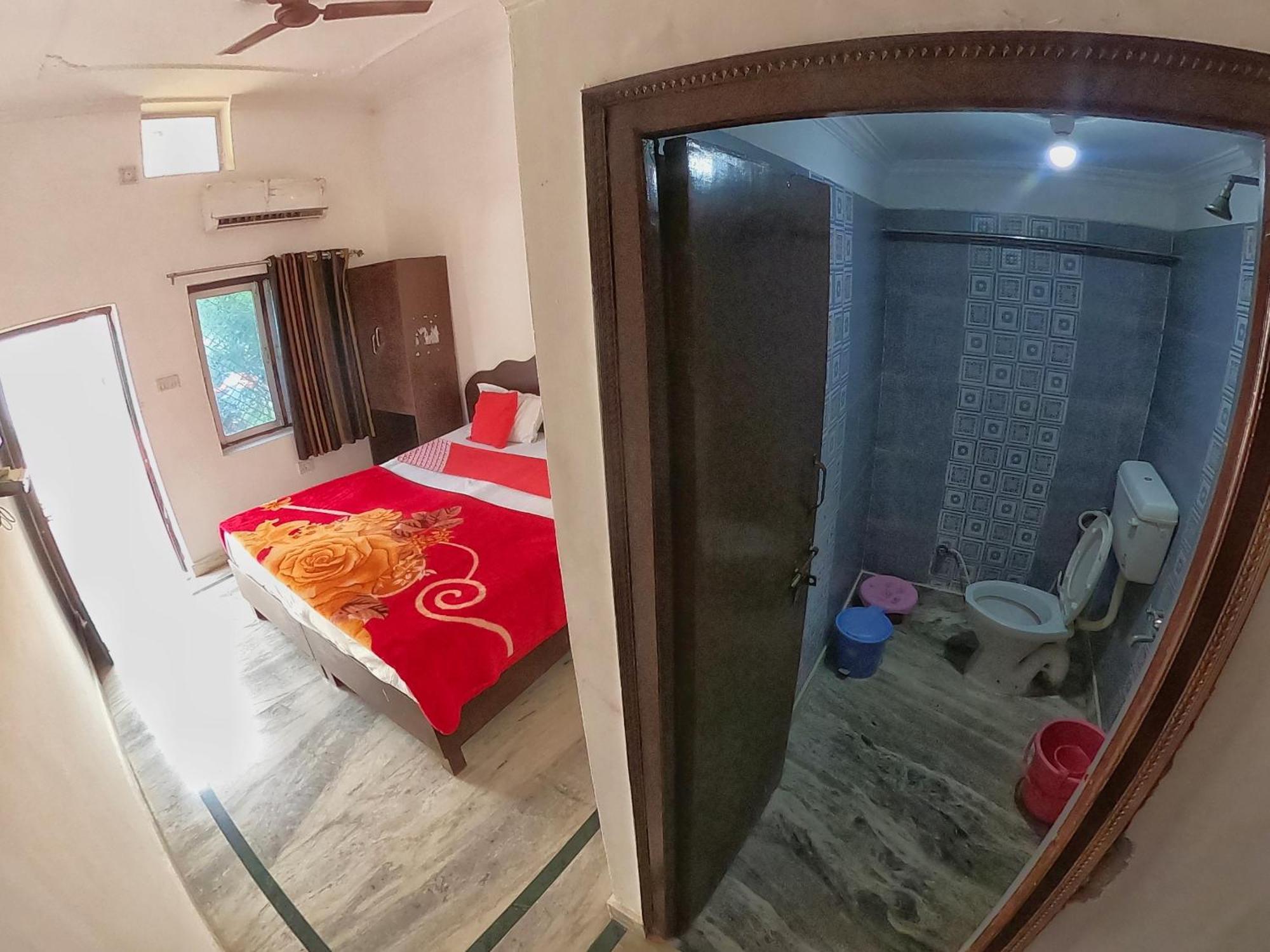 קג'ורהו Karma Hostel מראה חיצוני תמונה
