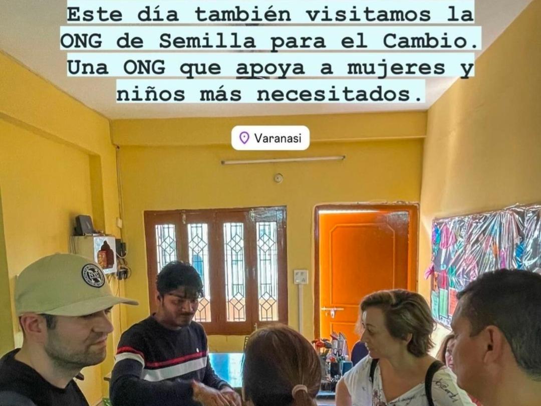 קג'ורהו Karma Hostel מראה חיצוני תמונה