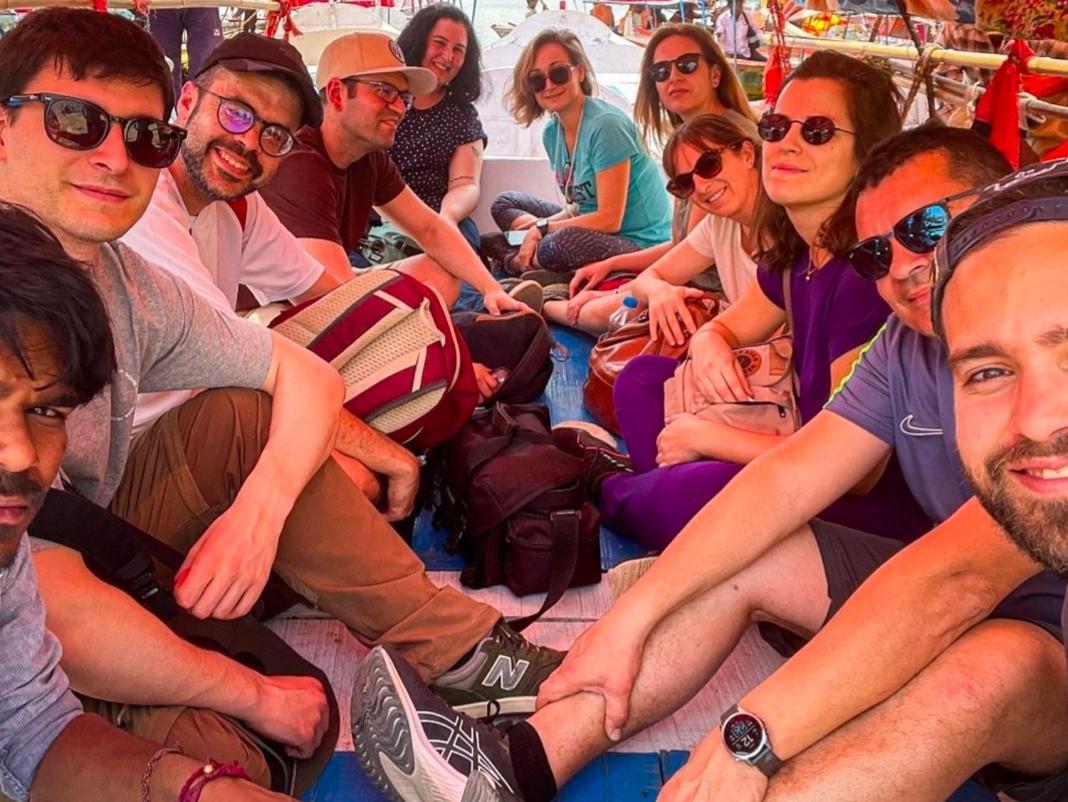 קג'ורהו Karma Hostel מראה חיצוני תמונה